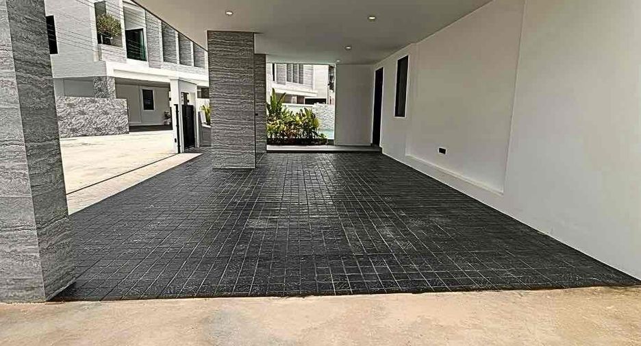 For rent 5 bedrooms villa in Bang Lamung, Chonburi