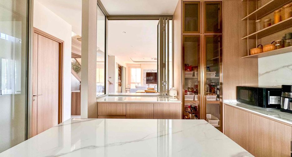 Casa en venta de 4 habitaciones en Bang Lamung, Chonburi