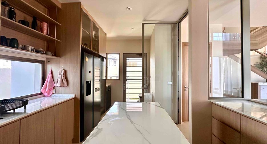 Casa en venta de 4 habitaciones en Bang Lamung, Chonburi