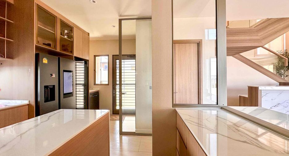 Casa en venta de 4 habitaciones en Bang Lamung, Chonburi