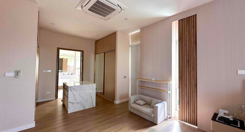 Casa en venta de 4 habitaciones en Bang Lamung, Chonburi