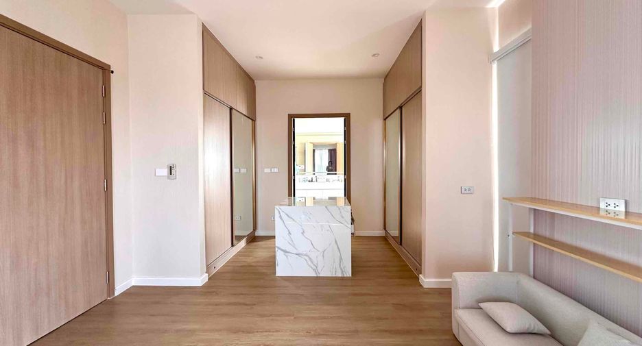 Casa en venta de 4 habitaciones en Bang Lamung, Chonburi