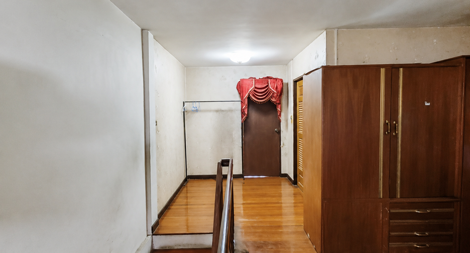 For sale 2 bedrooms townhouse in Lat Phrao, Bangkok