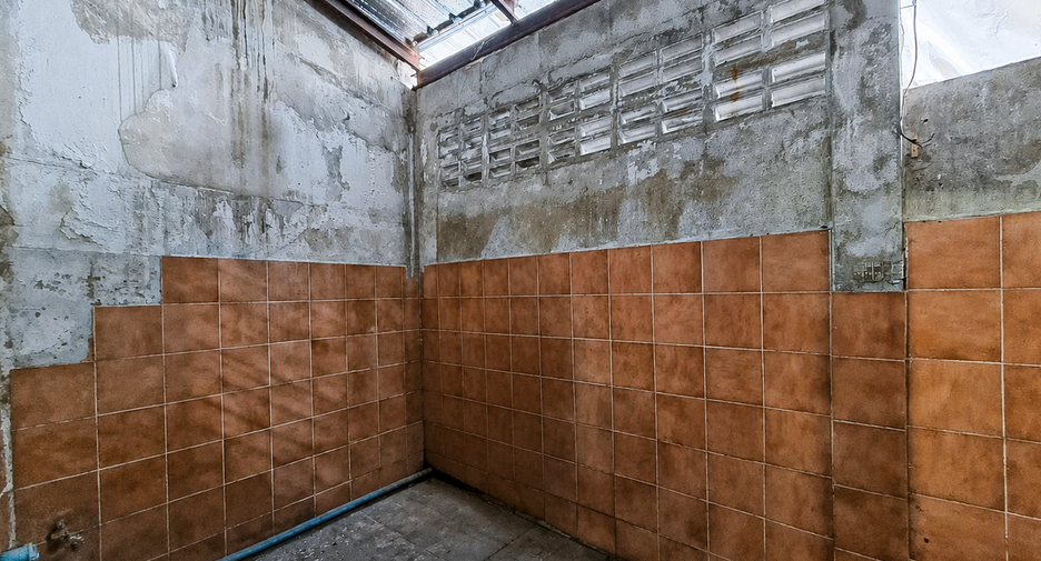 For sale 2 bedrooms townhouse in Lat Phrao, Bangkok