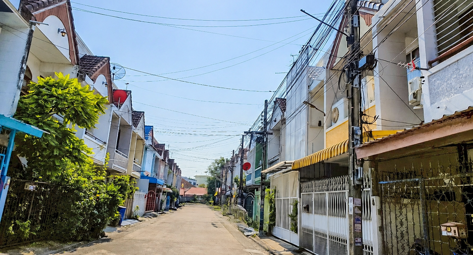 For sale 2 bedrooms townhouse in Lat Phrao, Bangkok