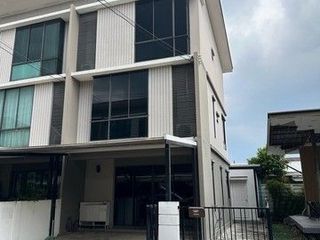 For rent 3 bedrooms house in Khan Na Yao, Bangkok