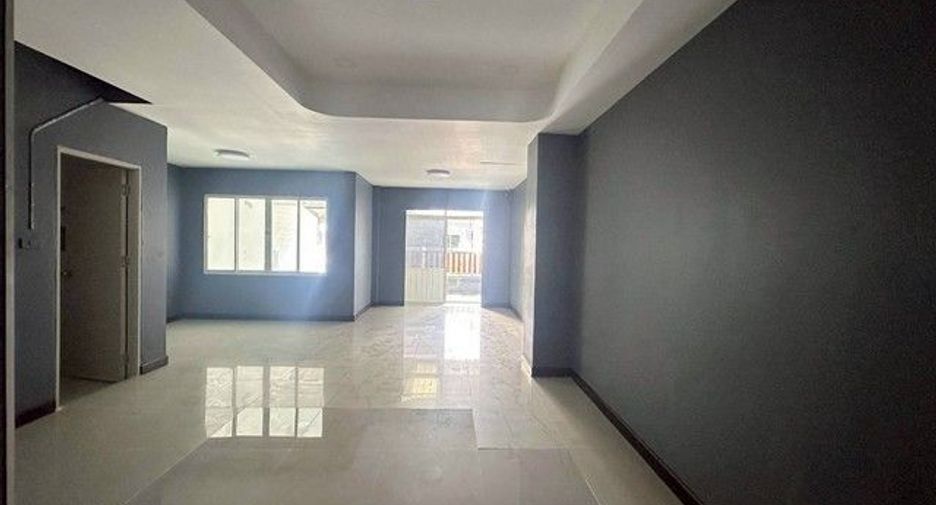 For sale 3 bedrooms townhouse in Bang Len, Nakhon Pathom