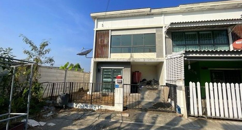 For sale 3 bedrooms townhouse in Bang Len, Nakhon Pathom