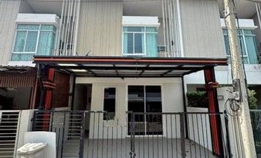 Casa adosada en venta de 3 habitaciones en Phutthamonthon, Nakhon Pathom
