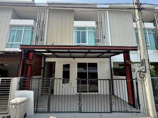 À vendre 3 chambres maison de ville à Phutthamonthon, Nakhon Pathom