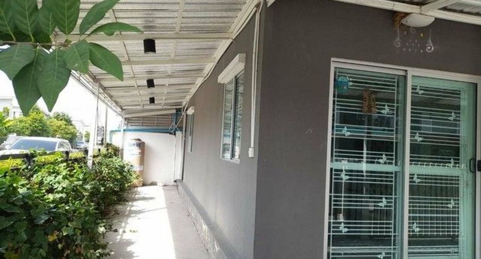 À vendre 3 chambres maison de ville à Krathum Baen, Samut Sakhon