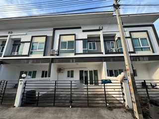 Casa adosada en venta de 4 habitaciones en Bang Len, Nakhon Pathom