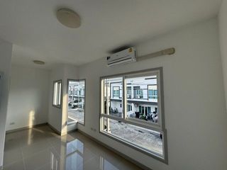 Casa adosada en venta de 4 habitaciones en Bang Len, Nakhon Pathom