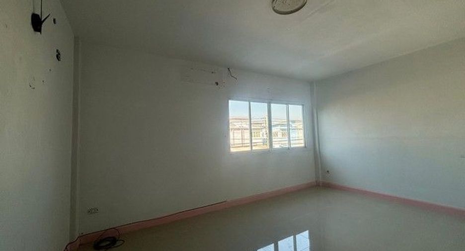 For sale 3 bedrooms townhouse in Bang Len, Nakhon Pathom