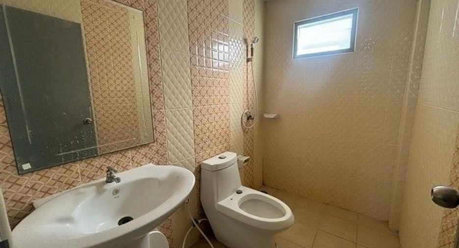 For sale 3 bedrooms townhouse in Bang Len, Nakhon Pathom