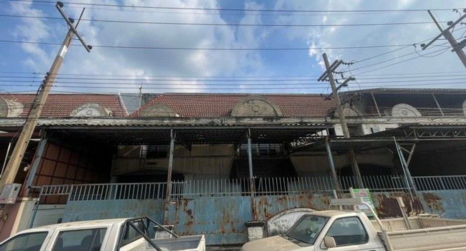 Reihenhaus zum Kauf mit 1 Zimmer in Bang Len, Nakhon Pathom