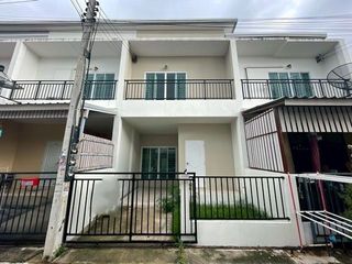 For sale 3 bedrooms townhouse in Bang Len, Nakhon Pathom