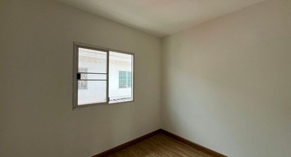 Reihenhaus zum Kauf mit 3 Zimmer in Sam Phran, Nakhon Pathom