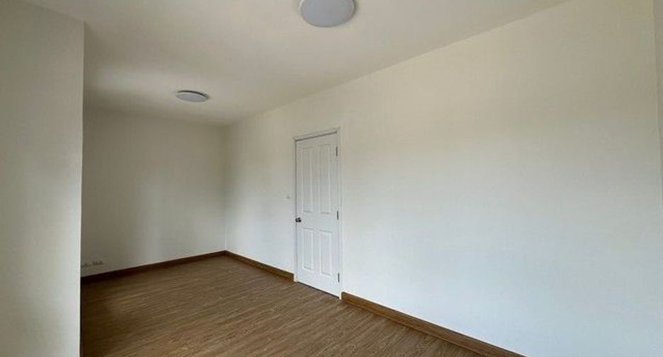 Reihenhaus zum Kauf mit 3 Zimmer in Sam Phran, Nakhon Pathom