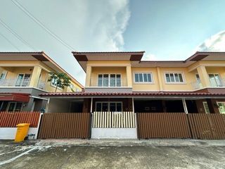 À vendre 3 chambres maison de ville à Phutthamonthon, Nakhon Pathom