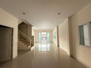 À vendre 3 chambres maison de ville à Phutthamonthon, Nakhon Pathom