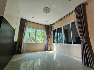 For sale 3 bedrooms townhouse in Bang Len, Nakhon Pathom