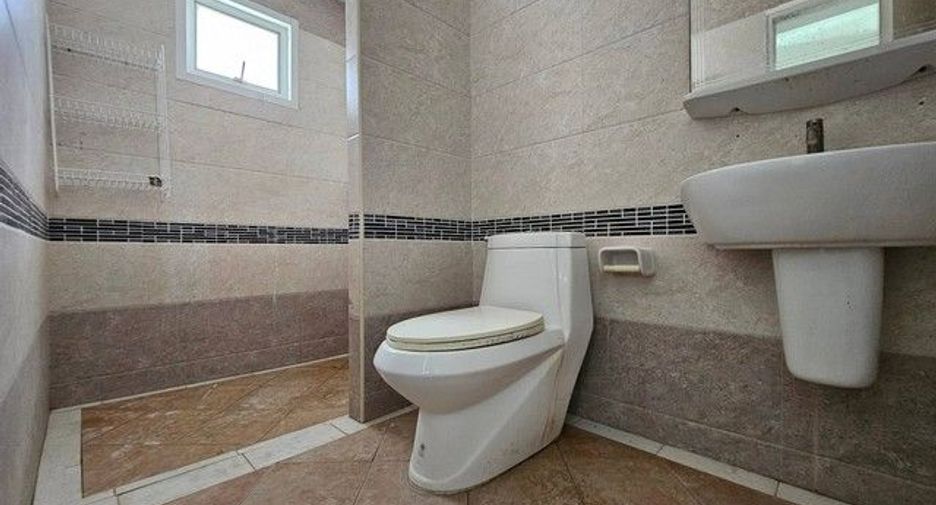 For sale 3 bedrooms townhouse in Bang Len, Nakhon Pathom