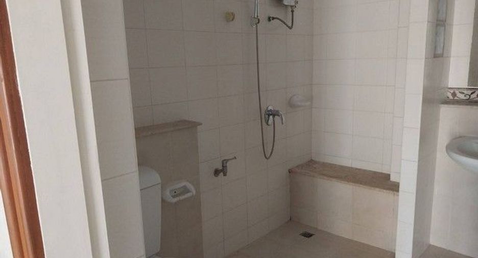 Casa en venta de 4 habitaciones en Phutthamonthon, Nakhon Pathom