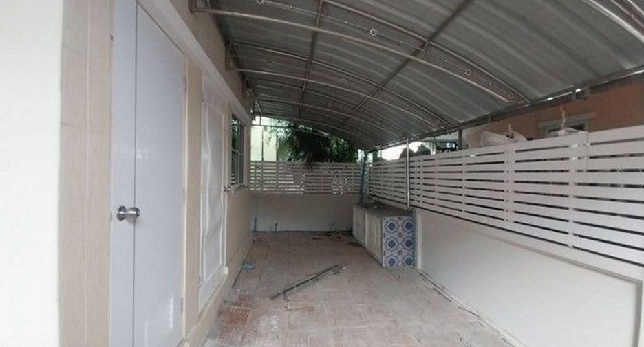 Casa en venta de 4 habitaciones en Phutthamonthon, Nakhon Pathom