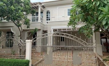 Casa en venta de 4 habitaciones en Phutthamonthon, Nakhon Pathom
