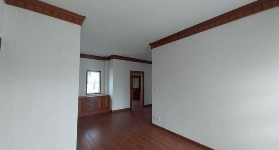 Casa en venta de 4 habitaciones en Phutthamonthon, Nakhon Pathom