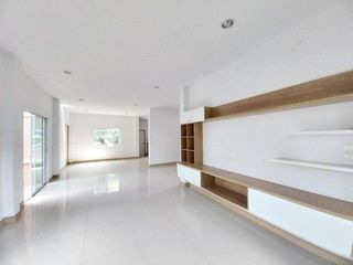 Продажа 4 спальни таунхаус в Khlong Luang, Патумтани