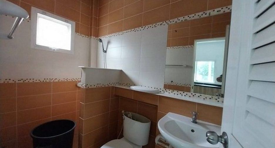 Casa adosada en venta de 4 habitaciones en Khlong Luang, Pathum Thani