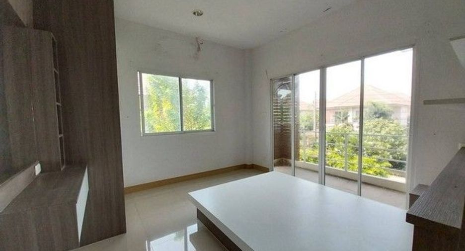 Casa adosada en venta de 4 habitaciones en Khlong Luang, Pathum Thani