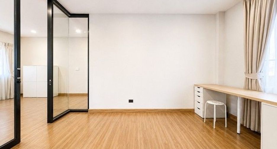 For rent 4 bedrooms house in Thanyaburi, Pathum Thani