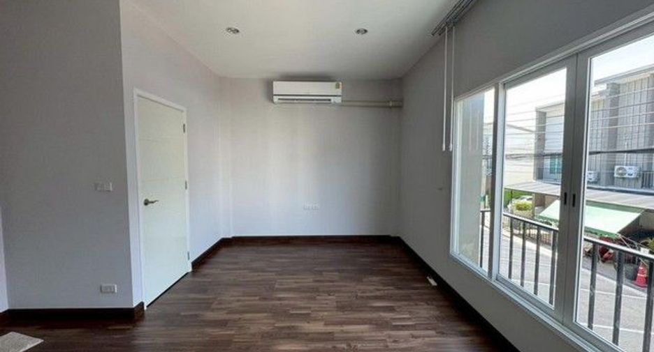 For rent 3 bedrooms house in Sai Mai, Bangkok