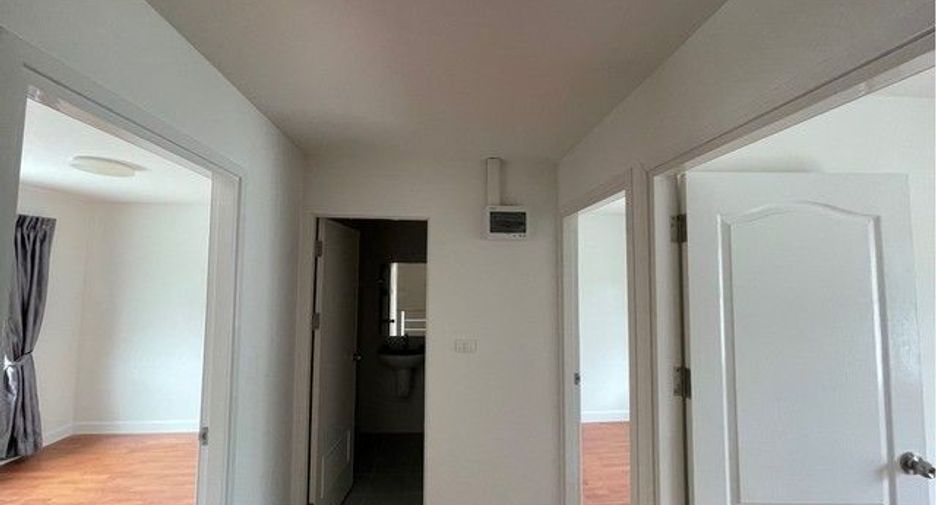 Casa adosada en venta de 4 habitaciones en Thanyaburi, Pathum Thani