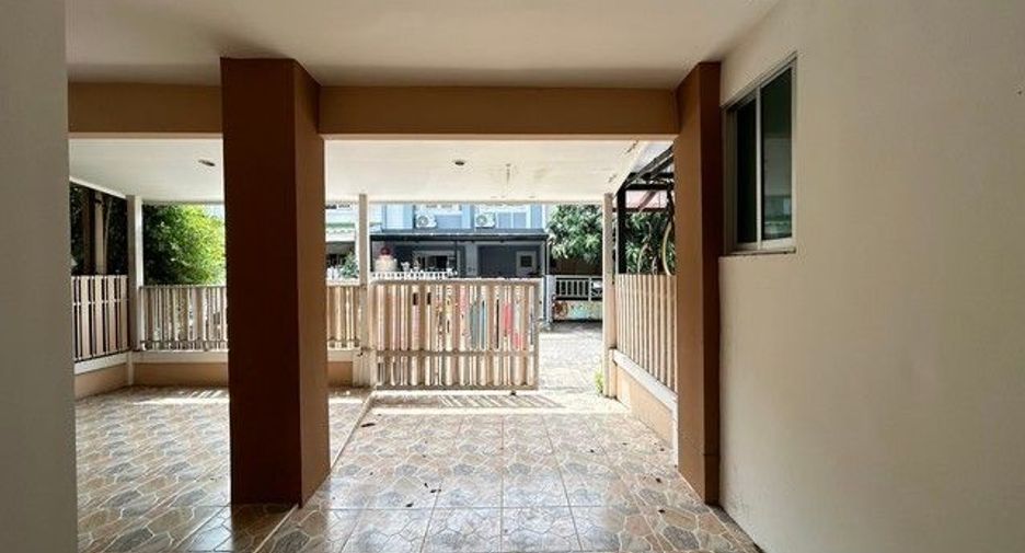 For sale 3 bedrooms townhouse in Khlong Luang, Pathum Thani