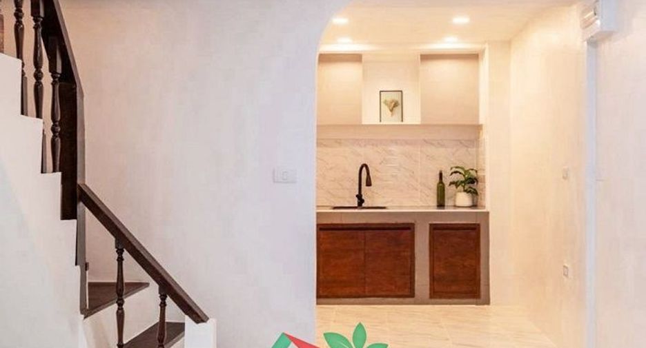 Casa adosada en venta de 2 habitaciones en Huai Khwang, Bangkok