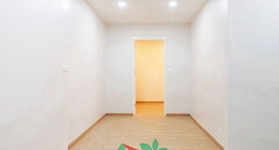 Casa adosada en venta de 2 habitaciones en Huai Khwang, Bangkok