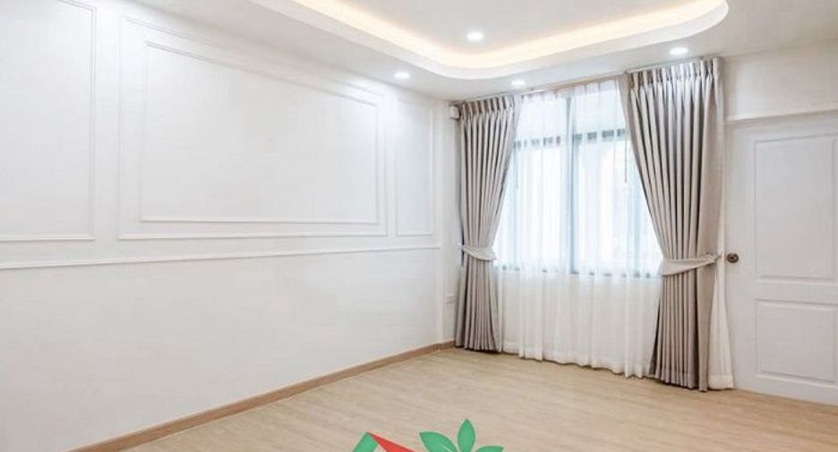 Casa adosada en venta de 2 habitaciones en Huai Khwang, Bangkok