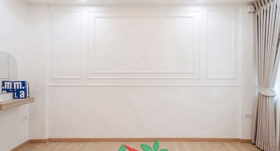 Casa adosada en venta de 2 habitaciones en Huai Khwang, Bangkok