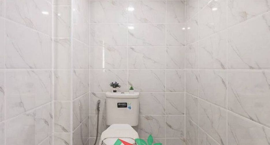 Casa adosada en venta de 2 habitaciones en Huai Khwang, Bangkok