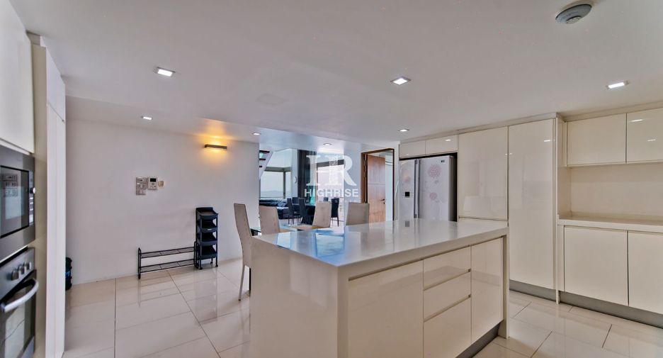For rent 4 bedrooms condo in Bang Lamung, Chonburi