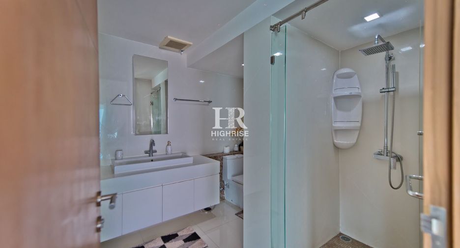 For rent 4 bedrooms condo in Bang Lamung, Chonburi