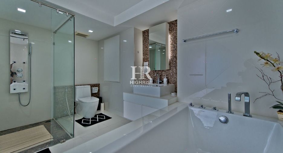 For rent 4 bedrooms condo in Bang Lamung, Chonburi