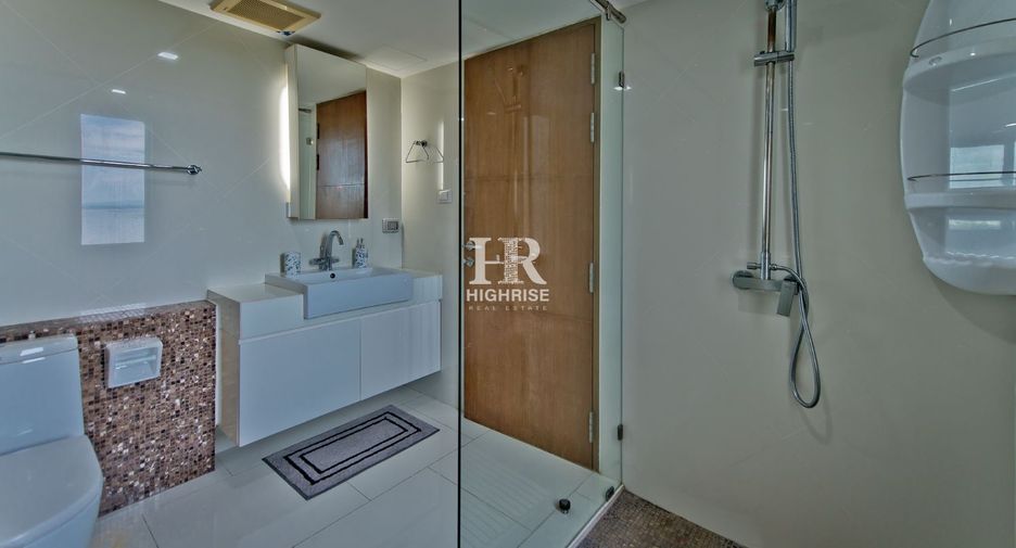 For rent 4 bedrooms condo in Bang Lamung, Chonburi