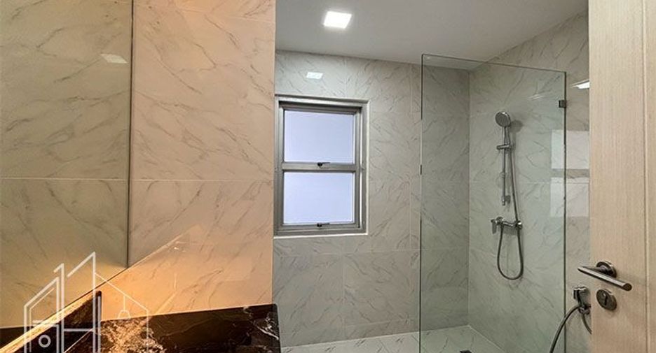 Condo en alquiler de 4 habitaciones en Khlong Toei, Bangkok