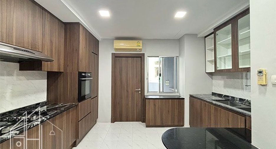 Condo en alquiler de 4 habitaciones en Khlong Toei, Bangkok