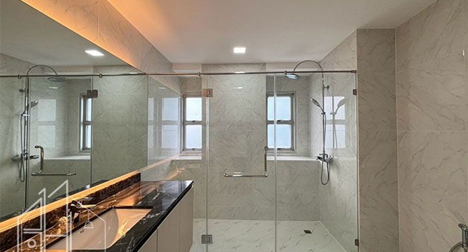 Condo en alquiler de 4 habitaciones en Khlong Toei, Bangkok
